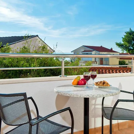 Apartman Lovely Apartment In Baska Voda