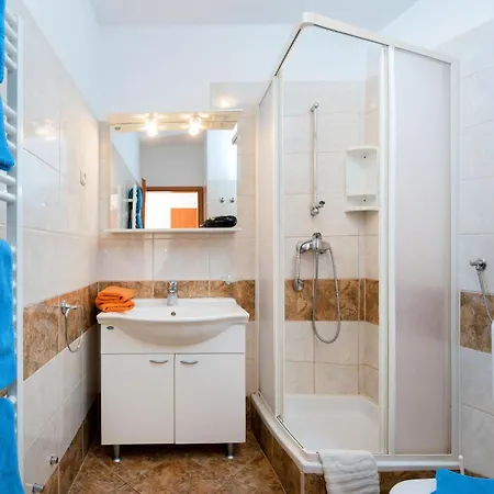 Lovely Apartment In Baska Voda * Baška Voda