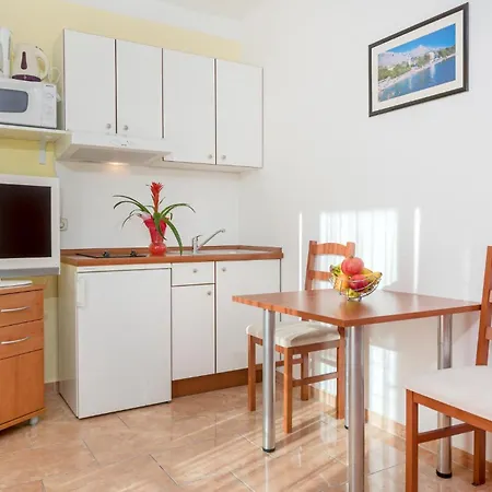 Lovely Apartment In Baska Voda Apartman *
