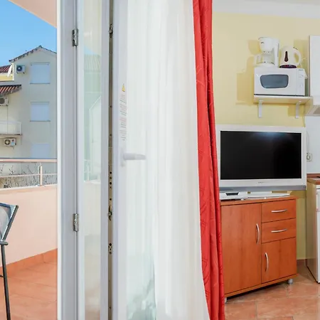 Lovely Apartment In Baska Voda Apartman